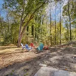 Charm Haven With Outdoor Tv *
