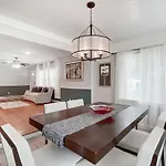 Book Now I Enderly Park Snug & Stylish In Uptown