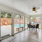 Poolside Bungalow W Fire Pit Fun King Suite