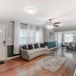 Book Now I Enderly Park Snug & Stylish In Uptown