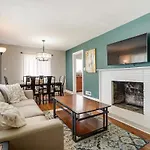 Comfy Uptown Cottage! King Bed In Enderly Park