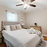 Comfy Uptown Cottage! King Bed In Enderly Park