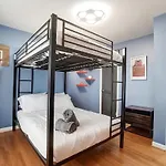 Uptown Retreat King Suite W Hot Tub & Fire Pit!