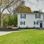 Stunning Retreat ~ 2 Mi To Center! Holiday home