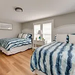 Stunning Retreat ~ 2 Mi To Center! Charlotte