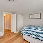 Stunning Retreat ~ 2 Mi To Center! Holiday home