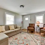Holiday home Stunning Retreat ~ 2 Mi To Center! Charlotte