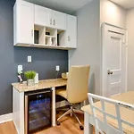 Stunning Retreat ~ 2 Mi To Center!