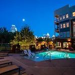 Dt Charm Apt With Pool,Gym,Wine,Wkspace, Free Parking
