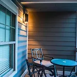 Apartment Dt Charm With Pool,gym,wine,wkspace, Free Parking