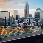 Apartment Dt Charm With Pool,gym,wine,wkspace, Free Parking Charlotte