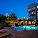 Apartment 1br Uptown, Pool, Wine, Near Convention Center_311 *