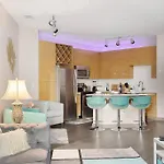 Dt Charm With Pool,gym,wine,wkspace, Free Parking Apartment