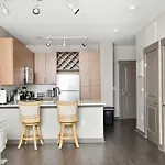 1br Uptown, Pool, Wine, Near Convention Center_311