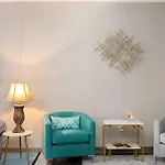 Apartment Dt Charm With Pool,gym,wine,wkspace, Free Parking *