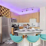 Dt Charm With Pool,gym,wine,wkspace, Free Parking Apartment *