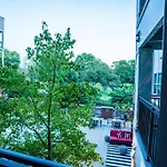 Apartment Dt Charm With Pool,gym,wine,wkspace, Free Parking