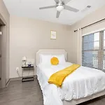 1br Uptown, Pool, Wine, Near Convention Center_311 *