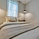 Brand New Cozy Modern W/hot Tub+movieroom 7 Min From Uptown Holiday home Charlotte