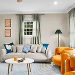 Holiday home 5bd Vibrant Haven: Basketball - 10mins To Airport Charlotte