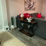 Good Vibe In The Heart Of Plaza/midwood Area Apartment *
