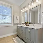 Brand New Cozy Modern W/hot Tub+movieroom 7 Min From Uptown Charlotte