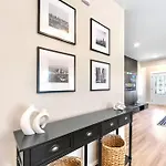 Holiday home Brand New Cozy Modern W/hot Tub+movieroom 7 Min From Uptown *