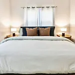 Brand New Cozy Modern W/hot Tub+movieroom 7 Min From Uptown