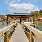 Cheerful Lake Wylie Home With Fire Pit!