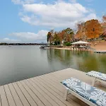 Cheerful Lake Wylie Home With Fire Pit!