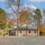 Cheerful Lake Wylie Home With Fire Pit!