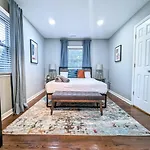 Spacious Home With Work Space, Firepit, Bbq Grill