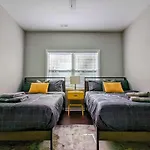 Spacious Family Friendly Home With Large Fenced In Yard