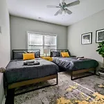 Spacious Family Friendly Home With Large Fenced In Yard