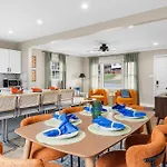 Holiday home 5bd Vibrant Haven: Basketball - 10mins To Airport