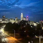 Uptown Luxury Suite Near It All