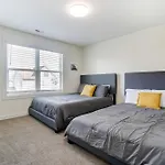 Chic Stunner In Uptown King Suite W Hot Tub!