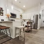 New Stylish Getaway- 5 Mil To Uptown/3 Smart Tvs! Charlotte