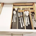 New Stylish Getaway- 5 Mil To Uptown/3 Smart Tvs! Apartment Charlotte