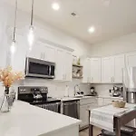 New Stylish Getaway- 5 Mil To Uptown/3 Smart Tvs! * Charlotte