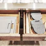Apartment New Stylish Getaway- 5 Mil To Uptown/3 Smart Tvs!