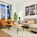 New Stylish Getaway- 5 Mil To Uptown/3 Smart Tvs! * Charlotte