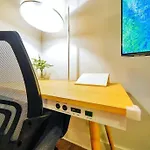 New Stylish Getaway- 5 Mil To Uptown/3 Smart Tvs! Apartment