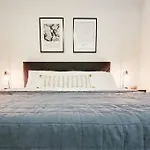 New Stylish Getaway- 5 Mil To Uptown/3 Smart Tvs! *