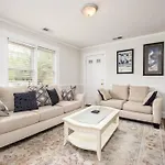 Walking Distance To Restaurants Bars And Breweries Holiday home