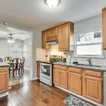 Holiday home Updated W/ Yard ~ 3 Mi To Uptown! Charlotte