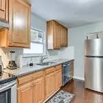 Holiday home Updated W/ Yard ~ 3 Mi To Uptown!