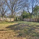 Updated W/ Yard ~ 3 Mi To Uptown! Holiday home