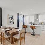 Stylish Modern 3br 3,5ba Townhouse In *