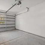Stylish Modern 3br 3,5ba Townhouse In